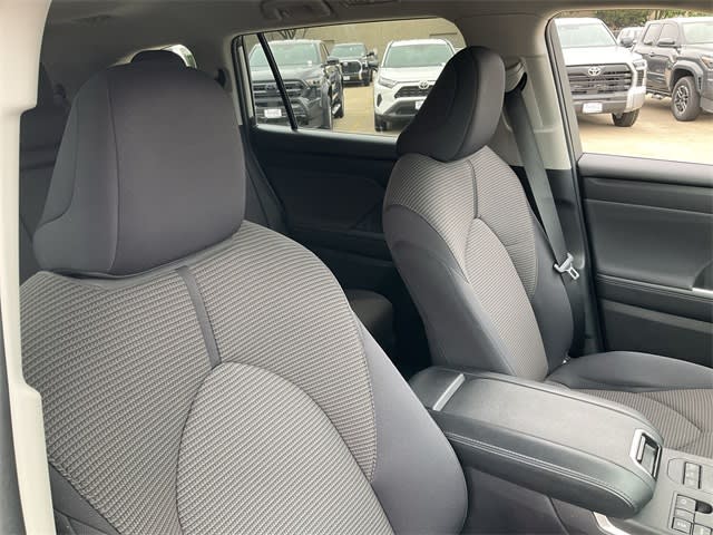 2024 Toyota Highlander LE 23