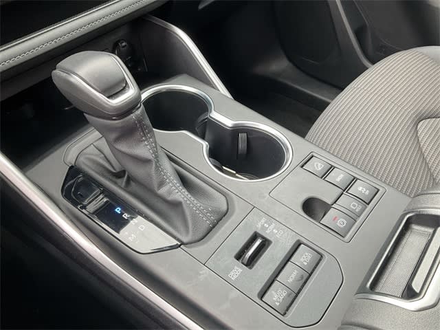 2024 Toyota Highlander LE 13