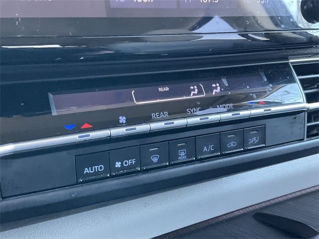 Thumbnail: 2021 Toyota Sienna - 19