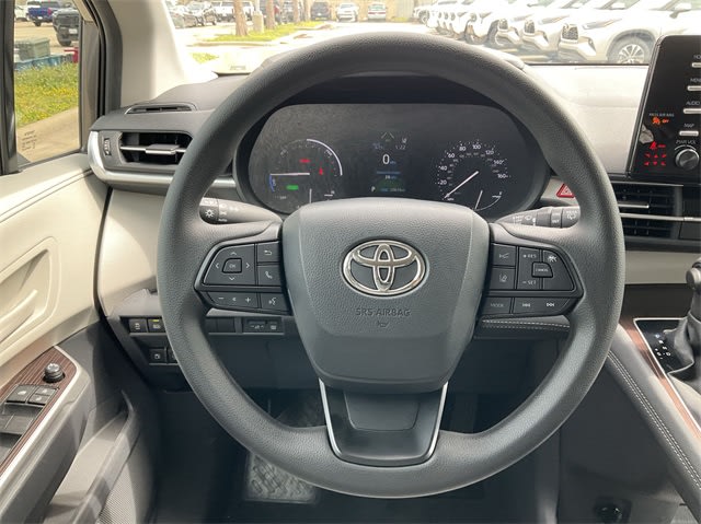 2024 Toyota Sienna LE 12
