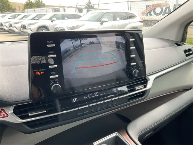 2024 Toyota Sienna LE 26