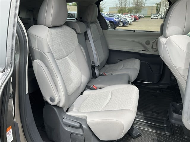2024 Toyota Sienna LE 25