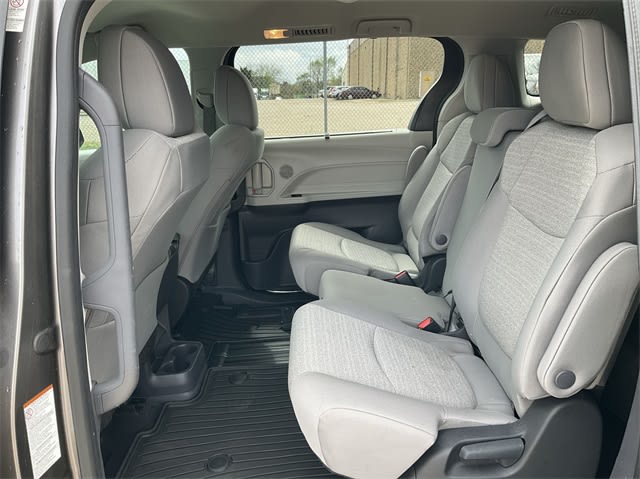2024 Toyota Sienna LE 11