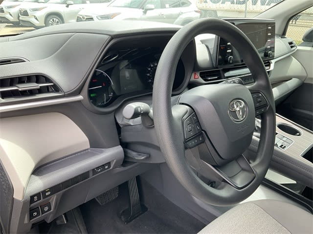 2024 Toyota Sienna LE 2