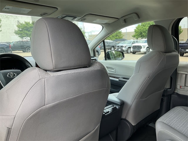 Thumbnail: 2021 Toyota Sienna - 9