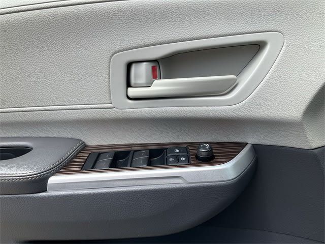 Thumbnail: 2021 Toyota Sienna - 23
