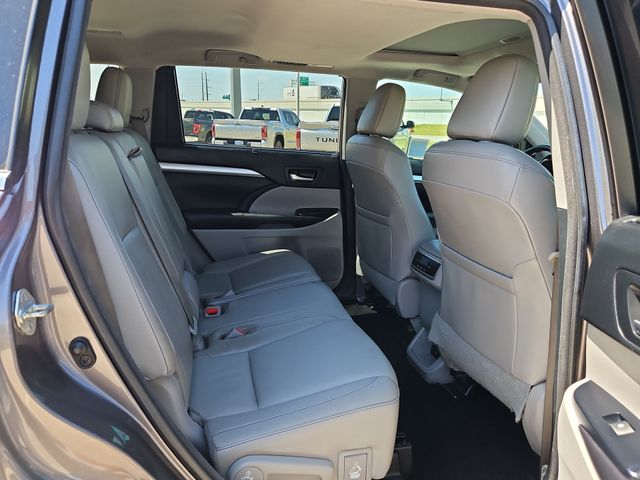 Thumbnail: 2018 Toyota Highlander - 26