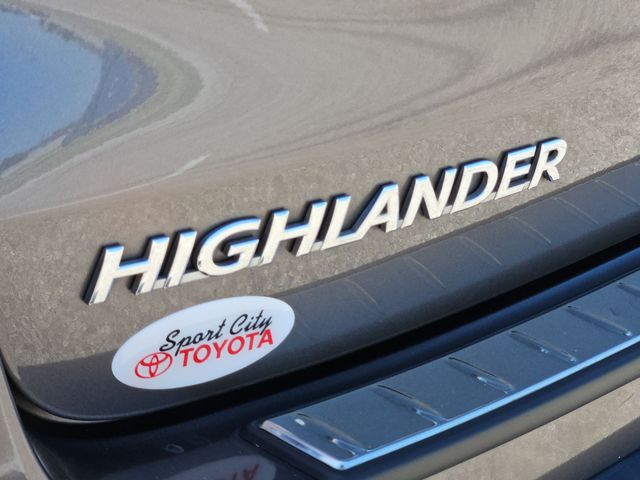 Thumbnail: 2018 Toyota Highlander - 6