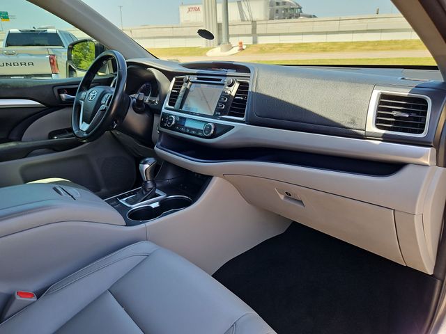 Thumbnail: 2018 Toyota Highlander - 9