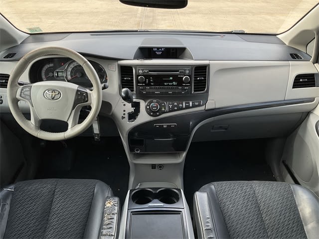 Thumbnail: 2014 Toyota Sienna - 7