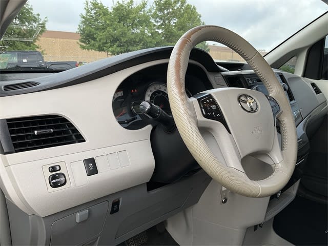 Thumbnail: 2014 Toyota Sienna - 2