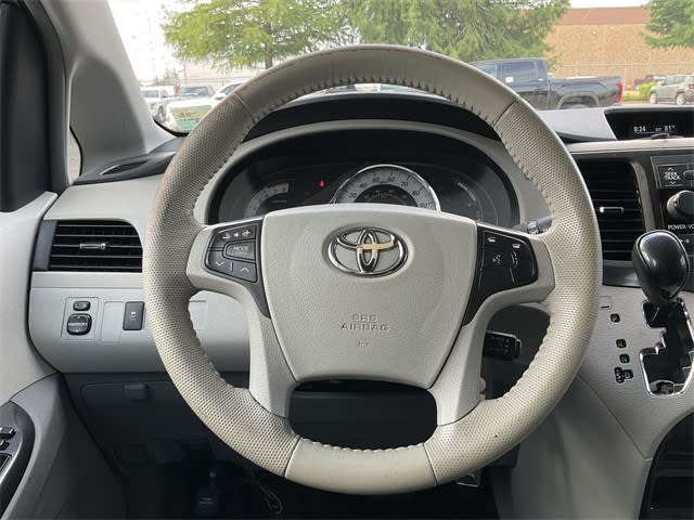 Thumbnail: 2014 Toyota Sienna - 11