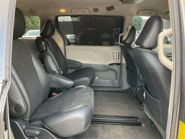 Thumbnail: 2014 Toyota Sienna - 10