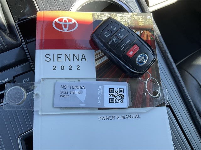 2022 Toyota Sienna XSE 16