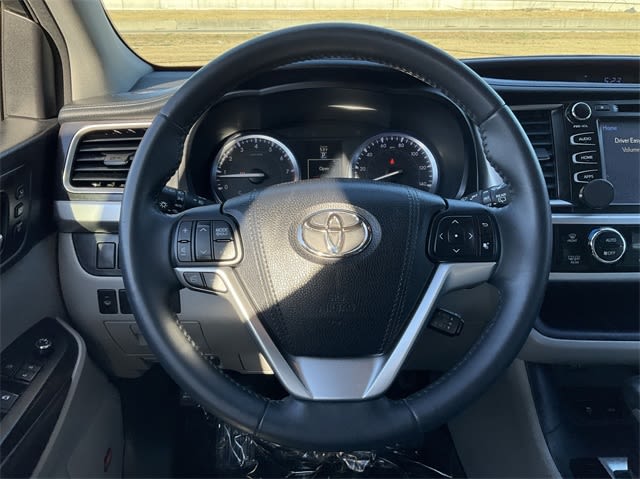 2016 Toyota Highlander Limited 12