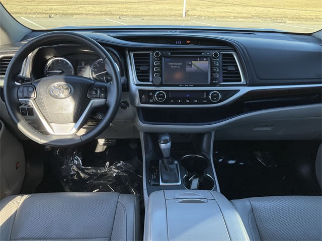 2016 Toyota Highlander Limited 8