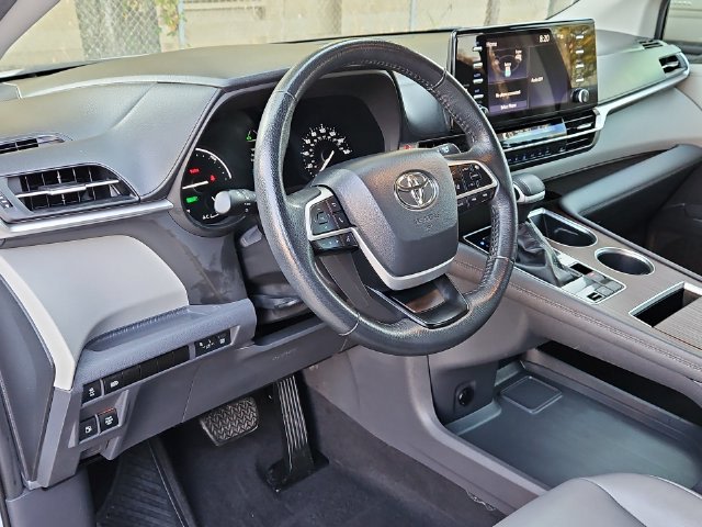 Thumbnail: 2022 Toyota Sienna - 2