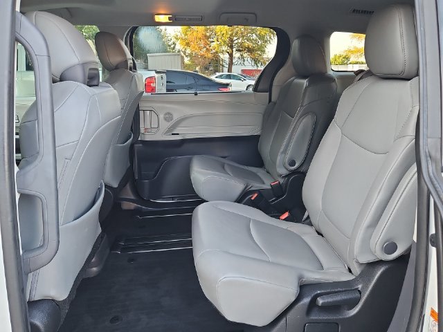 Thumbnail: 2022 Toyota Sienna - 12
