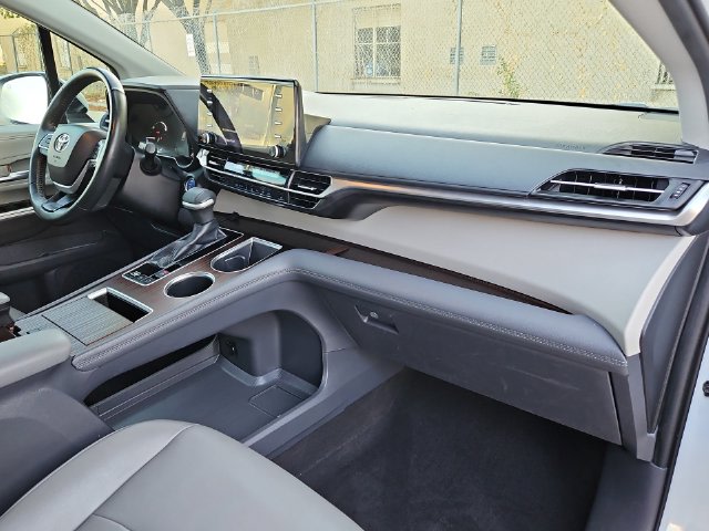 Thumbnail: 2022 Toyota Sienna - 9