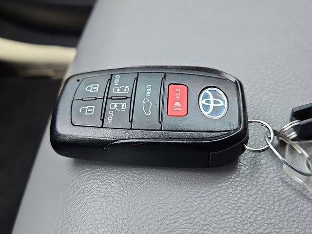 Thumbnail: 2021 Toyota Sienna - 17