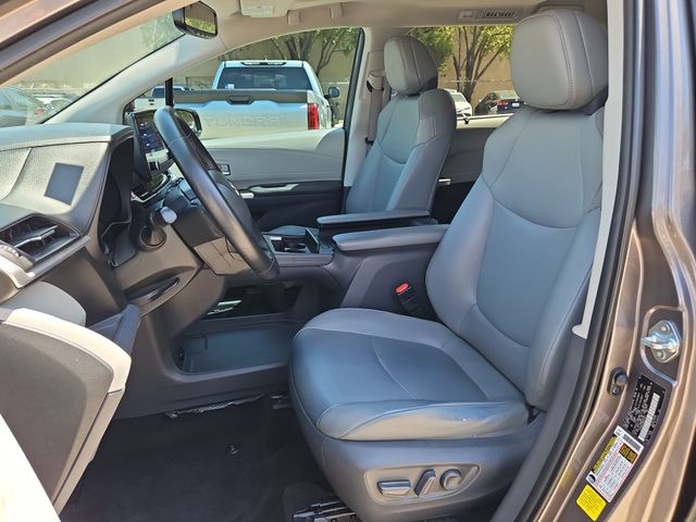 Thumbnail: 2021 Toyota Sienna - 10