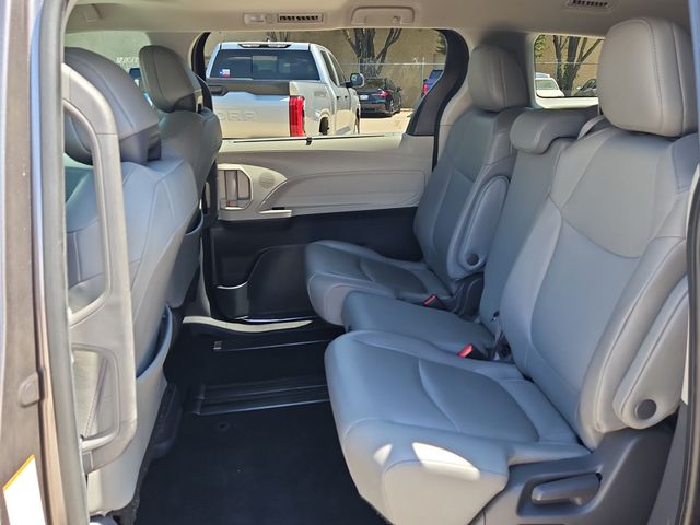 Thumbnail: 2021 Toyota Sienna - 12