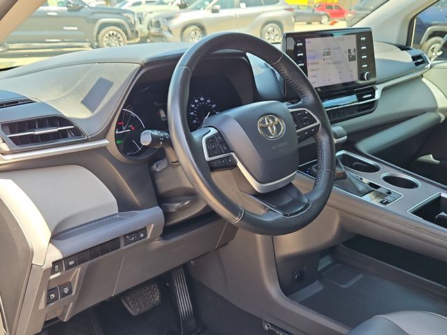 Thumbnail: 2021 Toyota Sienna - 2