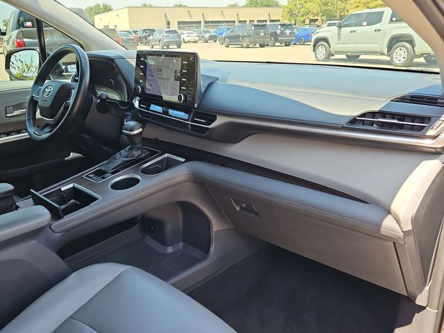 Thumbnail: 2021 Toyota Sienna - 9