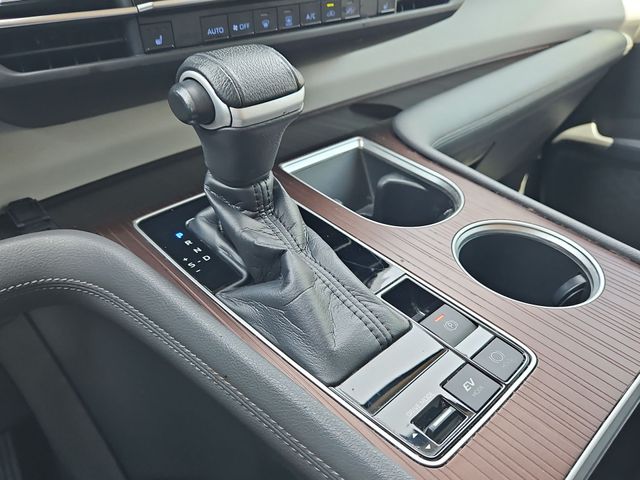 Thumbnail: 2021 Toyota Sienna - 15