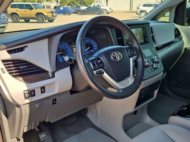Thumbnail: 2017 Toyota Sienna - 2