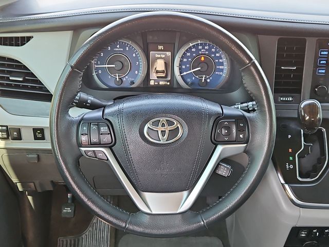 Thumbnail: 2017 Toyota Sienna - 13