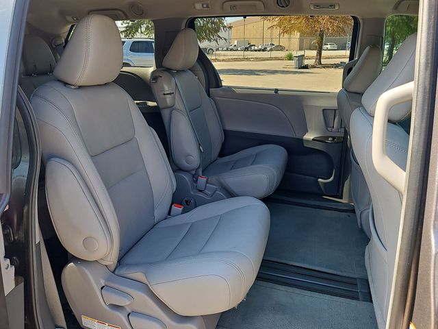 Thumbnail: 2017 Toyota Sienna - 27