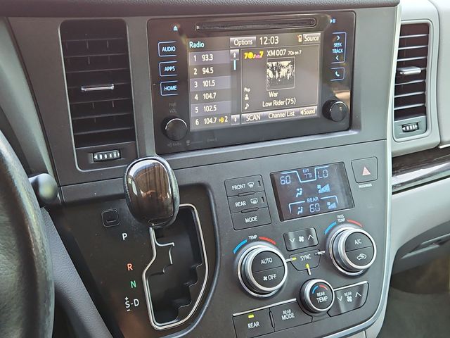Thumbnail: 2017 Toyota Sienna - 14