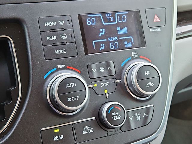 Thumbnail: 2017 Toyota Sienna - 30