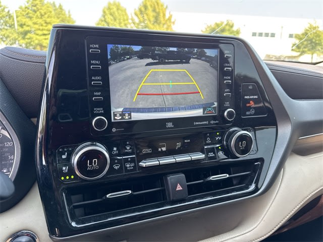 Thumbnail: 2022 Toyota Highlander - 26