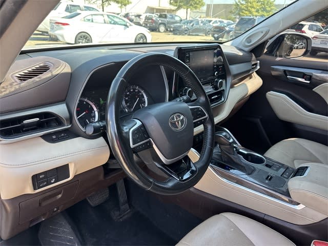 Thumbnail: 2022 Toyota Highlander - 2