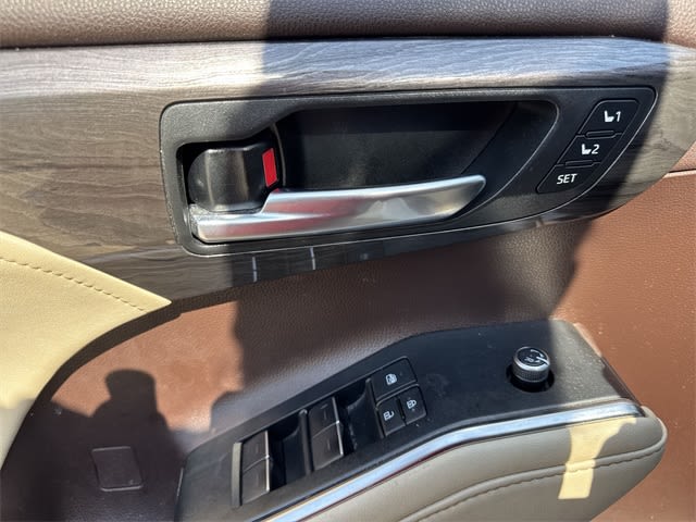 Thumbnail: 2022 Toyota Highlander - 22