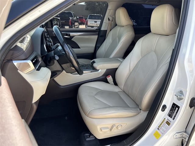 Thumbnail: 2022 Toyota Highlander - 9