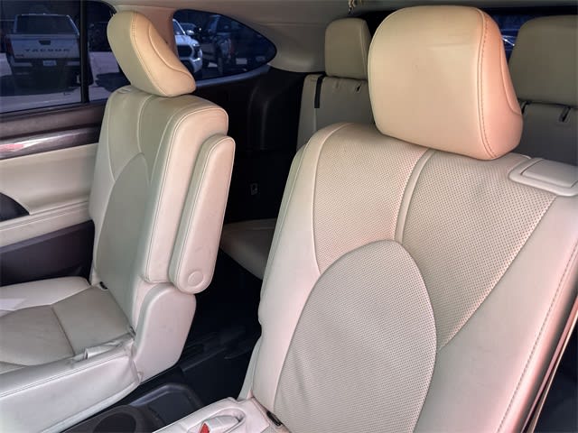 Thumbnail: 2022 Toyota Highlander - 24