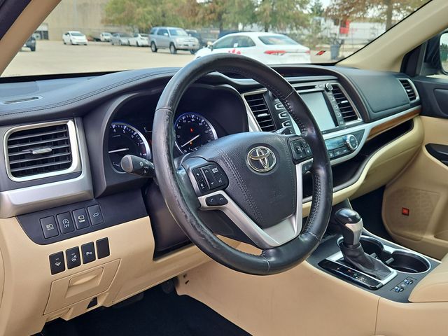 Thumbnail: 2017 Toyota Highlander - 2