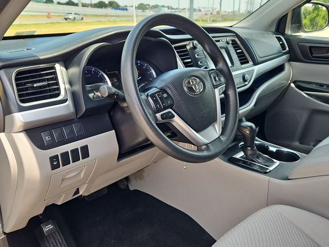 Thumbnail: 2019 Toyota Highlander - 2