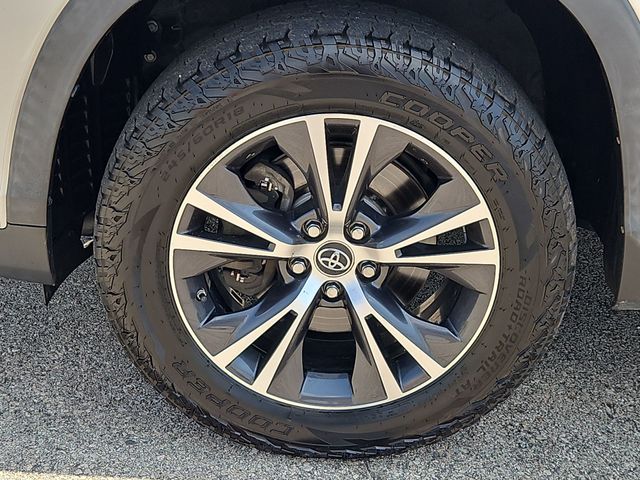 Thumbnail: 2019 Toyota Highlander - 8
