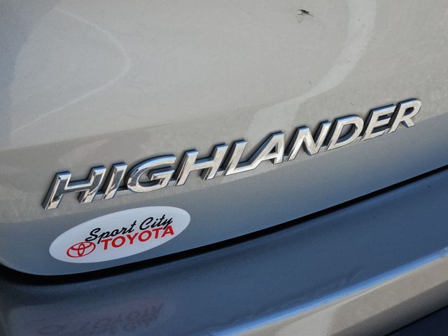 Thumbnail: 2019 Toyota Highlander - 7