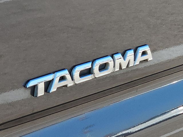 Thumbnail: 2015 Toyota Tacoma - 6