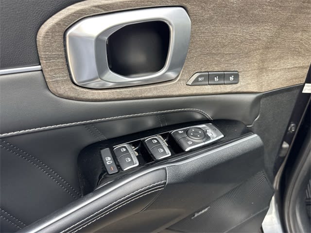 Thumbnail: 2022 Kia Sorento - 22