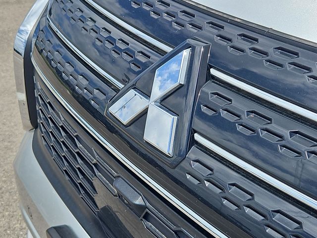 Thumbnail: 2024 Mitsubishi Outlander - 6