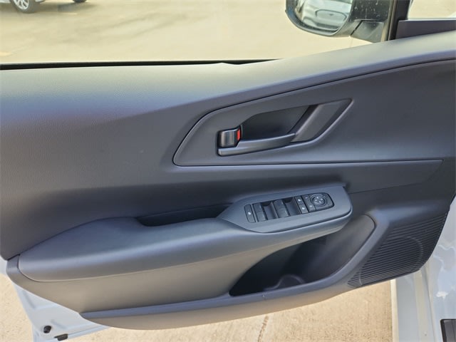 Thumbnail: 2025 Toyota Prius v - 25