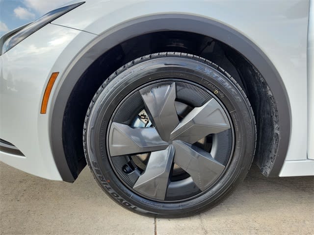 Thumbnail: 2025 Toyota Prius v - 6