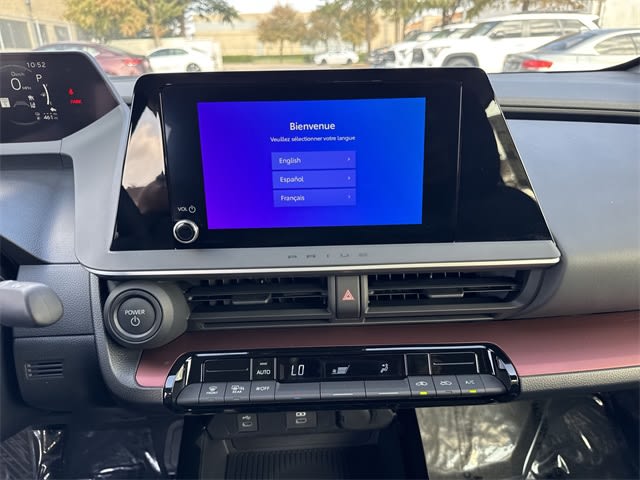 Thumbnail: 2025 Toyota Prius v - 13