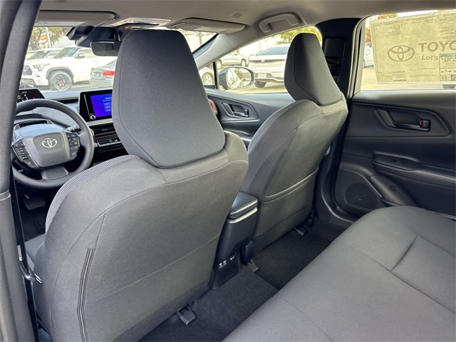 Thumbnail: 2025 Toyota Prius v - 11